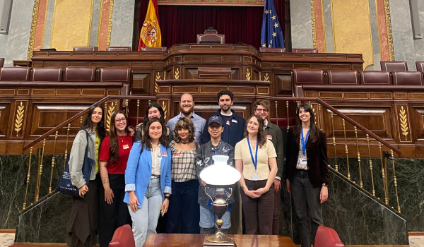 Foto de familia de los asistentes al taller