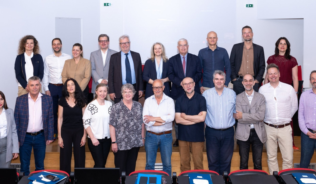 Foto de grupo de los participantes en el encuentro de directores y directoras de EPTA celebrado en Tesalónica.