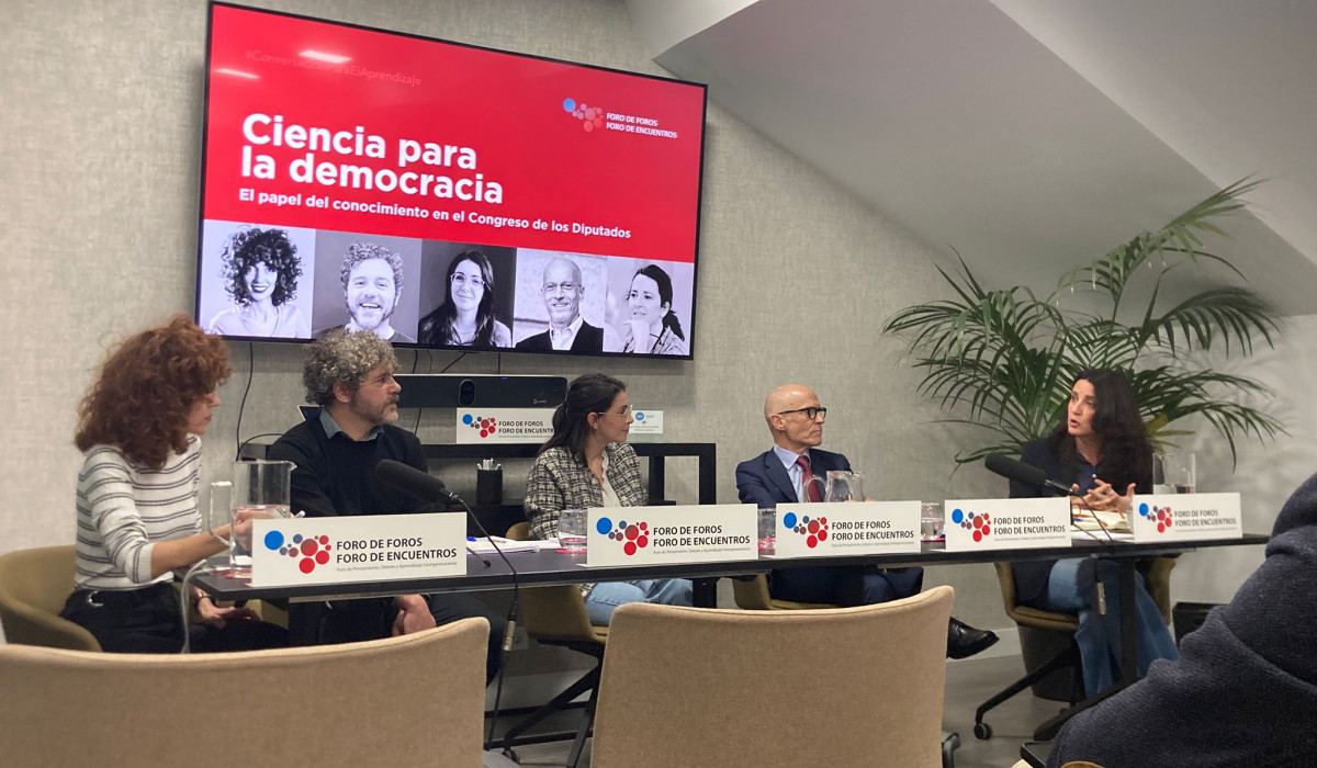 Mesa redonda en el Diálogo "Ciencia para la democracia" Mesa redonda en el Diálogo "Ciencia para la democracia"