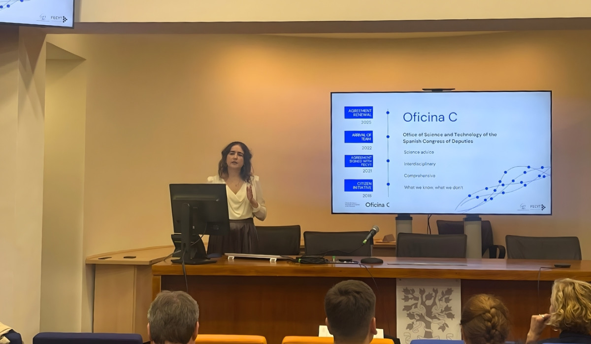 Sofía Otero durante la presentación ante la delegación internacional de Estonia y Lituania en la sede del CSIC.