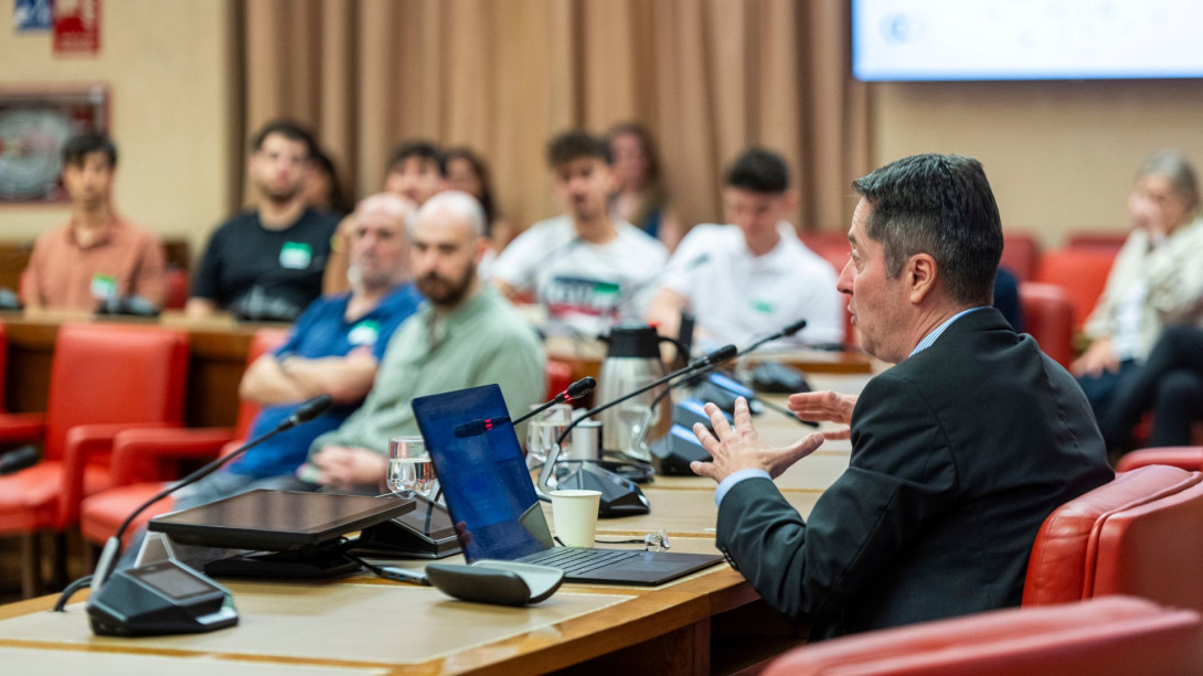 Ignacio Cirac, director de la División de Teoría del Instituto Max Planck de Óptica Cuántica, durante su intervención en la sesión