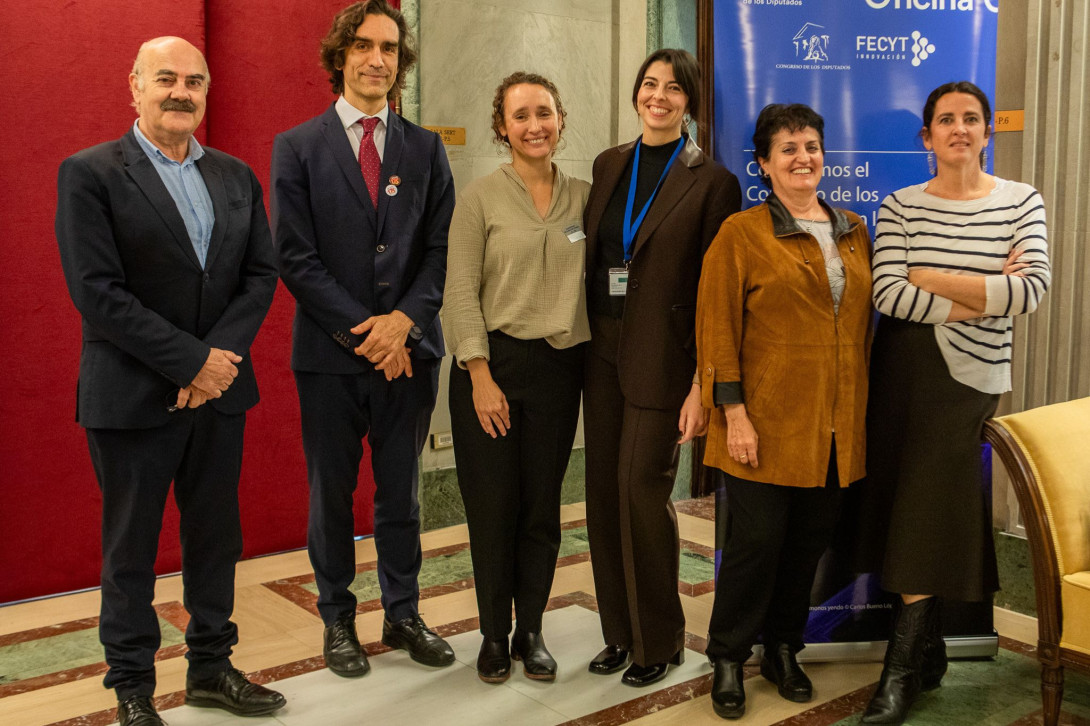 Expertos participantes en el Diálogo C de "Materiales y materias primas críticas en la transición energética". De izquierda a derecha: Félix Antonio López Gómez, Gerardo Herrera García, Mariana Walter, Maite Iriondo de Honda (Oficina C), Teresa Sánchez García y Ana Elorza (Oficina C).